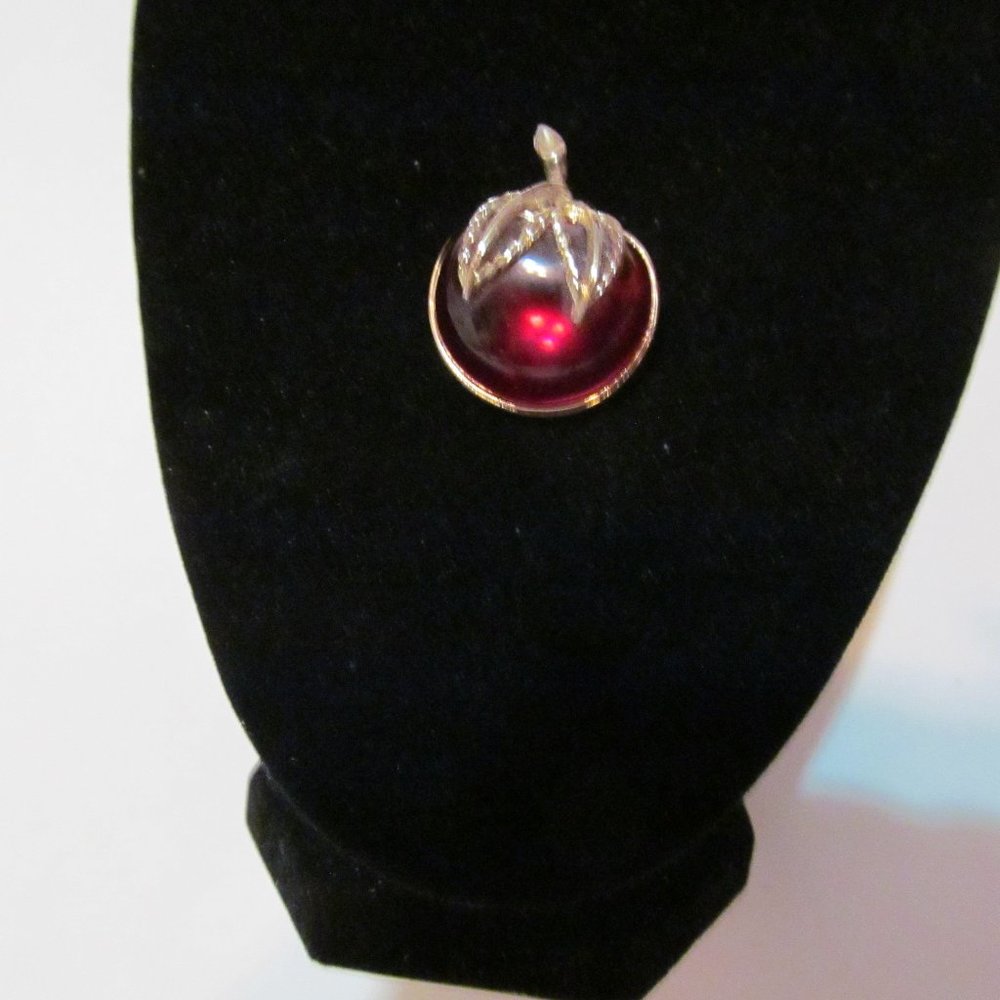 Vintage Sarah Coventry red apple pin brooch